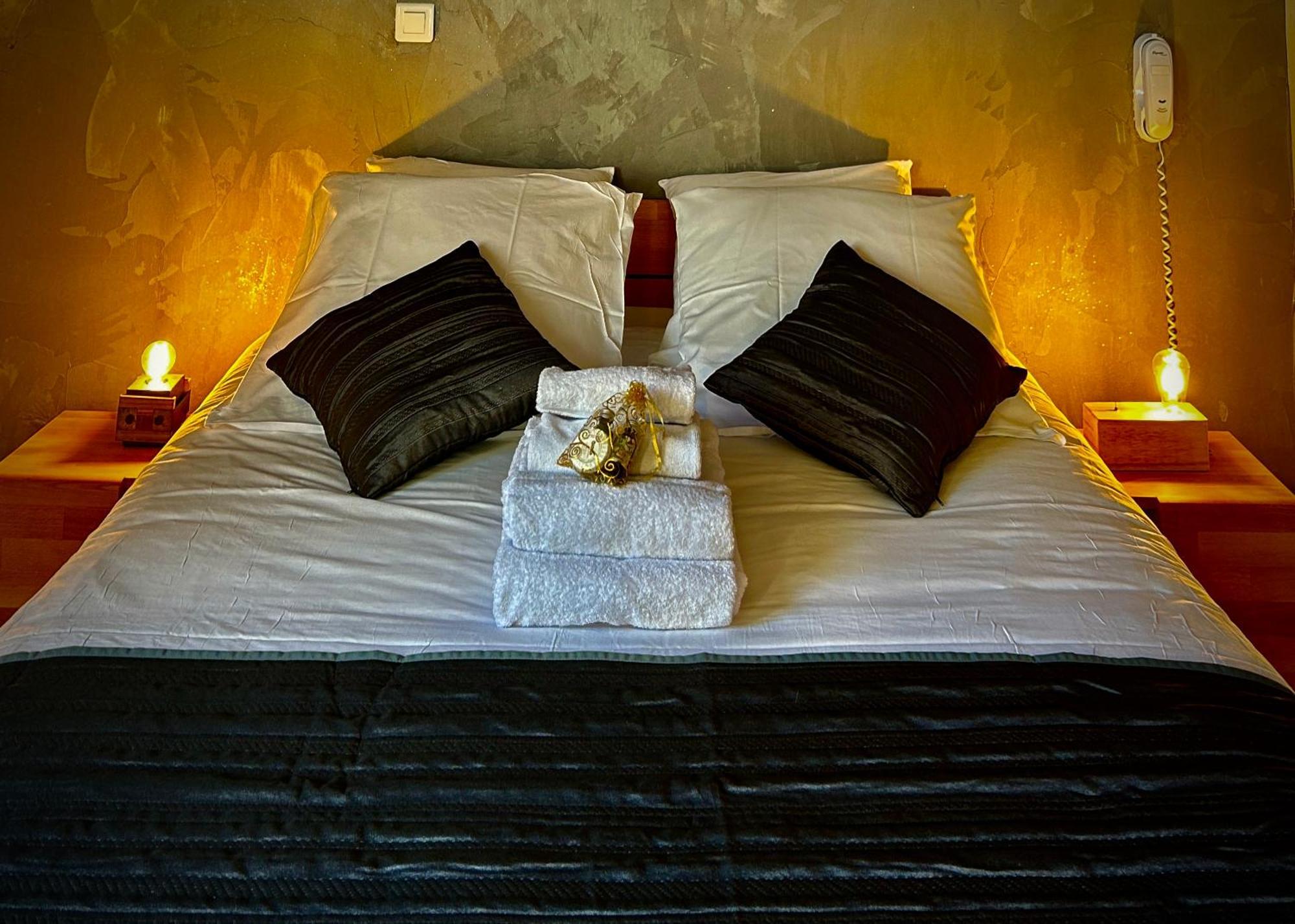 Logis Le Relais De La Voie Sacree Hotel Issoncourt Kültér fotó