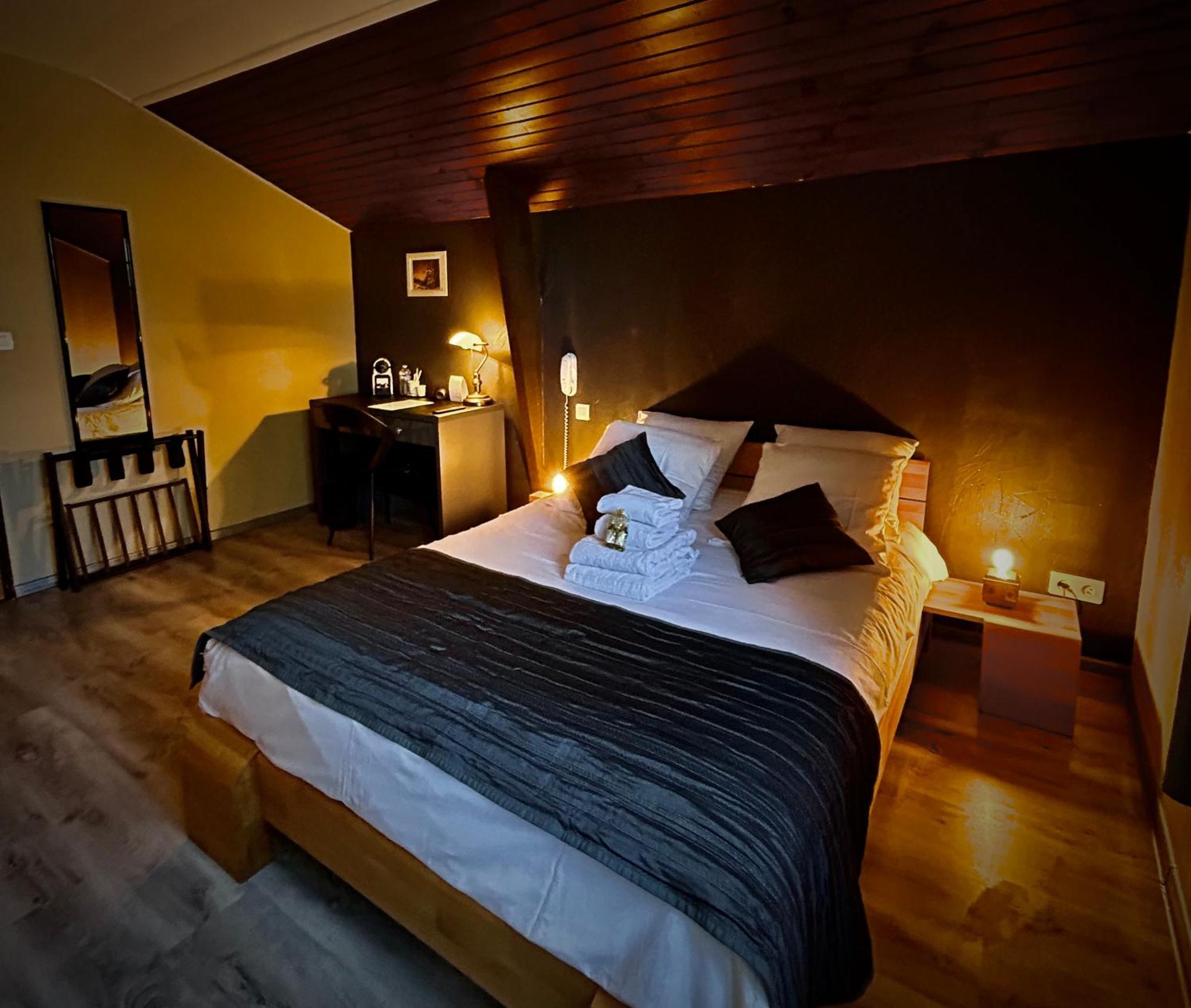 Logis Le Relais De La Voie Sacree Hotel Issoncourt Kültér fotó