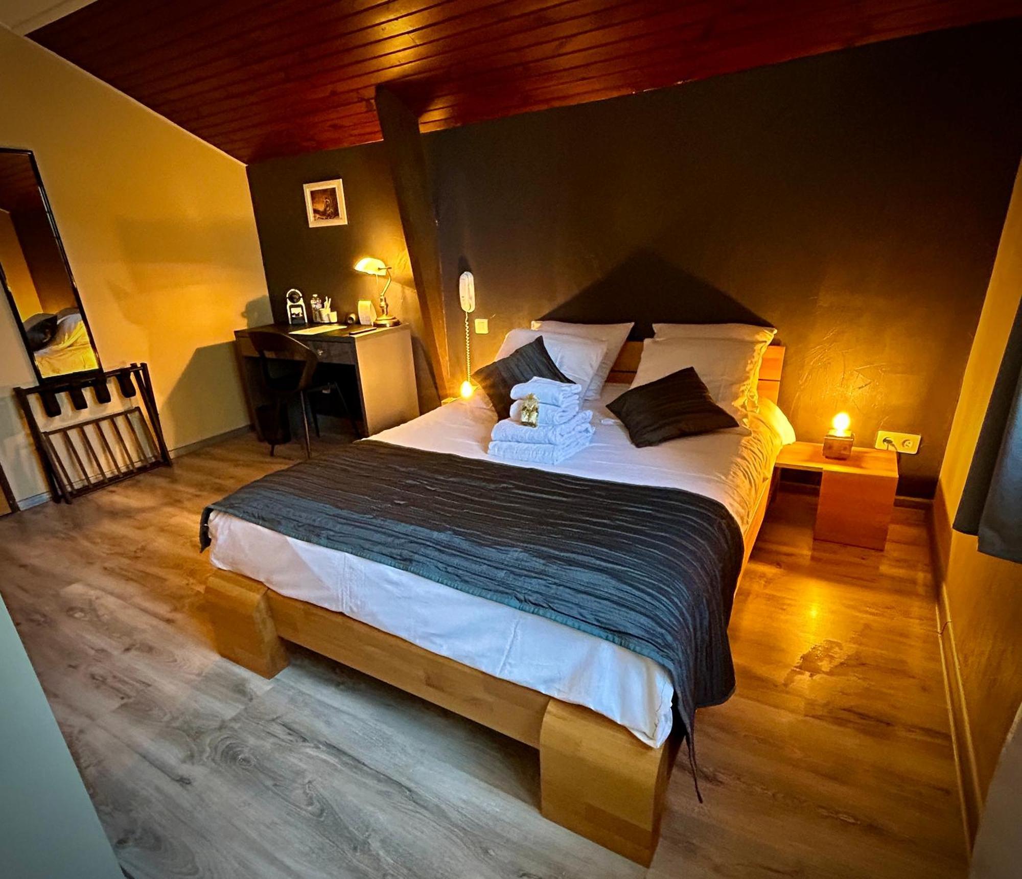 Logis Le Relais De La Voie Sacree Hotel Issoncourt Kültér fotó