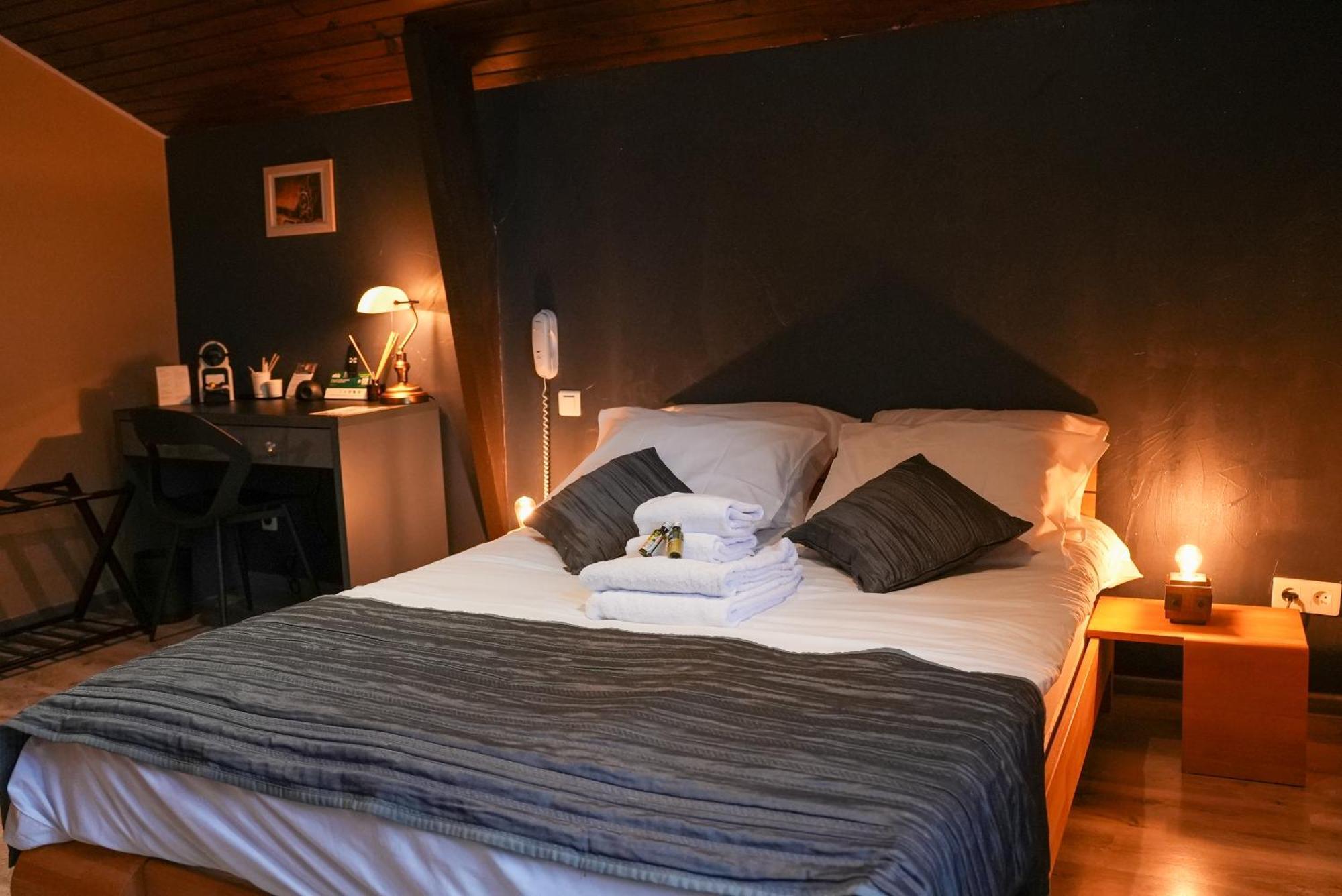Logis Le Relais De La Voie Sacree Hotel Issoncourt Kültér fotó
