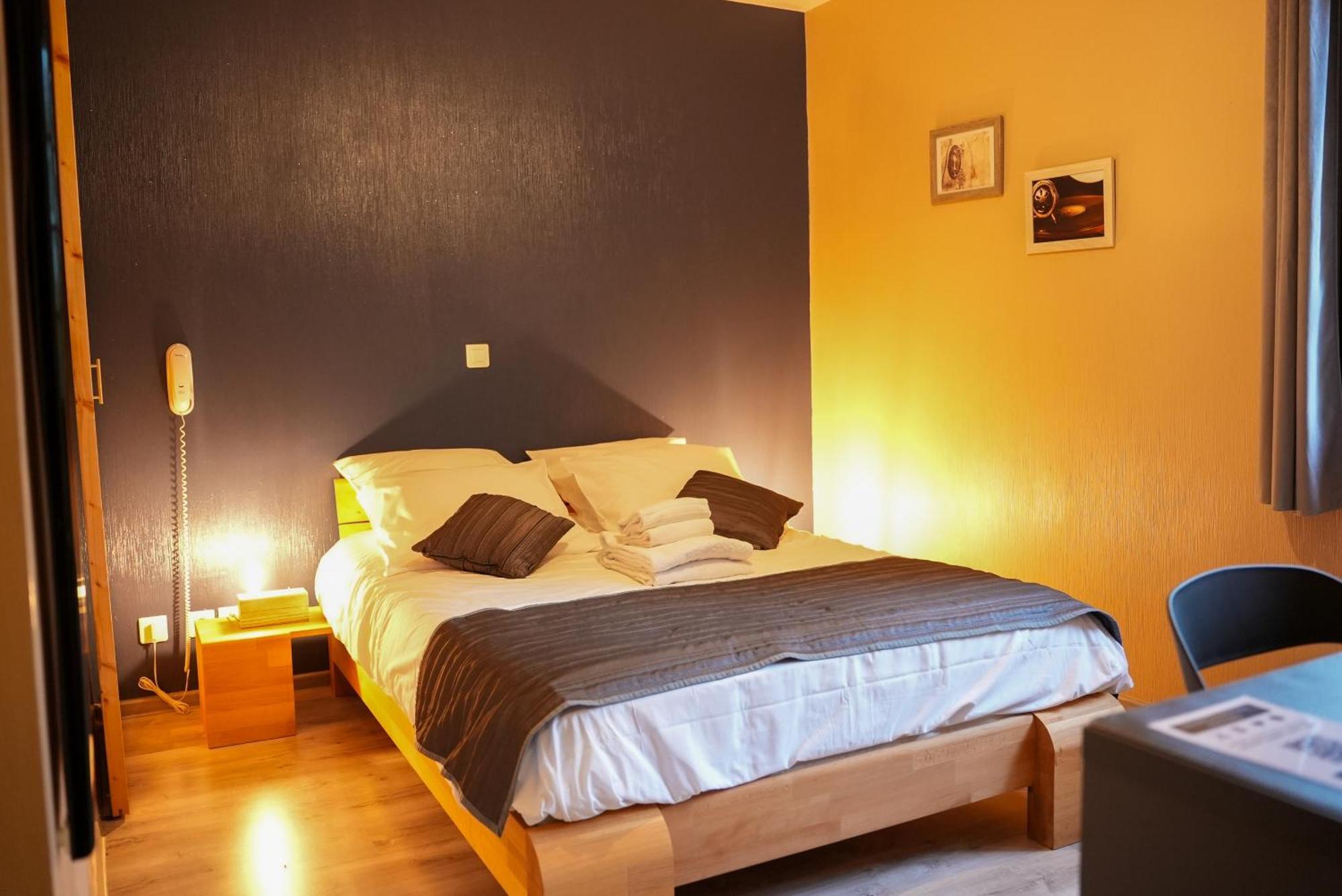 Logis Le Relais De La Voie Sacree Hotel Issoncourt Kültér fotó